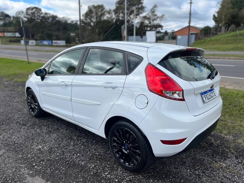 FORD - FIESTA - 2017/2017 - Branca - R$ 52.900,00