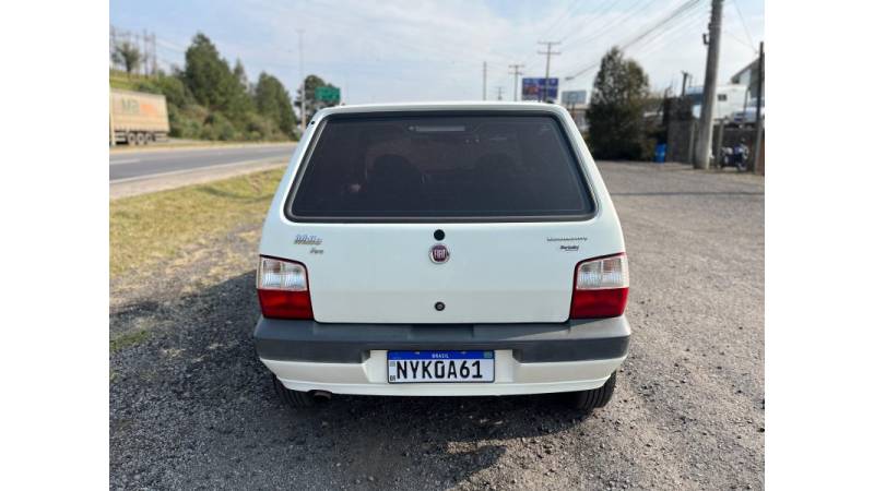 FIAT - UNO - 2010/2011 - Branca - R$ 21.000,00