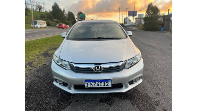 HONDA - CIVIC - 2013/2014 - Prata - R$ 61.900,00